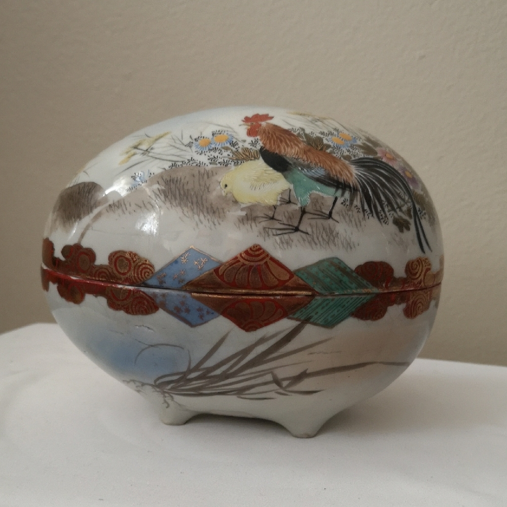 Possibly Antique Hand-painted Japanese Large Ceramic Dresser Box Egg Shape Rare